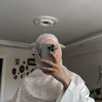 Puantiye Desenli Şal