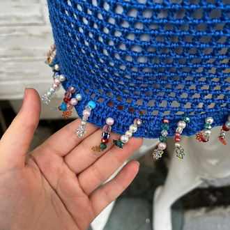 El örmesi işlemeli elbise