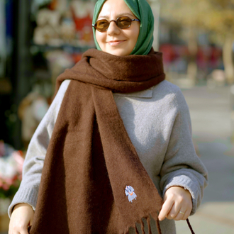 Karakter Baskılı Kahverengi Atkı