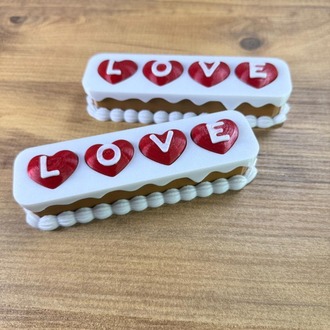 Love yazılı Clicker'lı Pasta Dilimi 