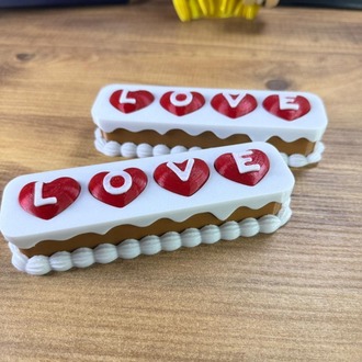 Love yazılı Clicker'lı Pasta Dilimi 