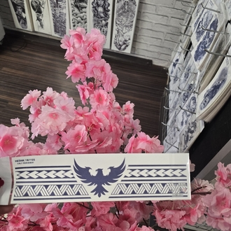 sonradan kararan çift başlı kartal ve Mavri kol bandı