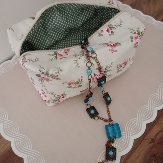 makyaj çantası