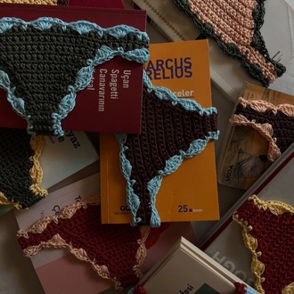 Bikini Bookmark