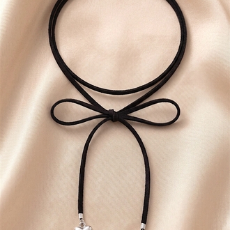 Kalp charmlı siyah deri choker kolye