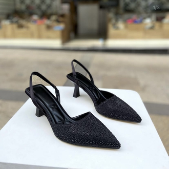 Siyah taşlı 6 cm topuklu ayakkabı