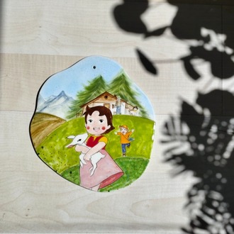 Heidi ve Baharın Neşesi – El Yapımı Seramik Duvar Panosu