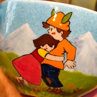 Heidi & Peter El Çizimi Seramik Kupa – El Yapımı Nostaljik Kupa