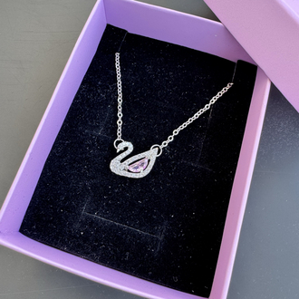 SWAROVSKI MODEL PEMBE GÜMÜŞ KUĞU KOLYE ÇELİK 