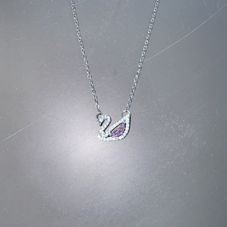 SWAROVSKI MODEL PEMBE GÜMÜŞ KUĞU KOLYE ÇELİK 