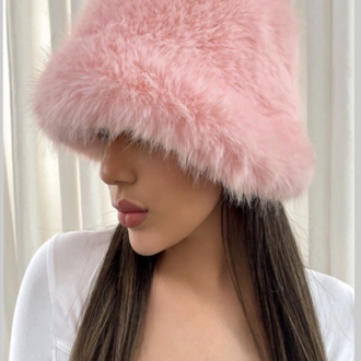 Pembe peluş kalpak