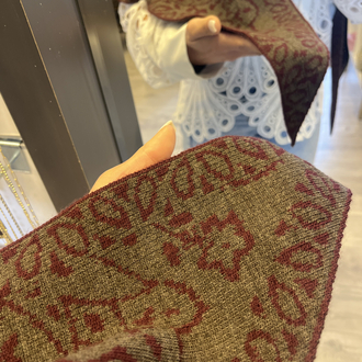 Bordo gri çift taraflı üçgen şal