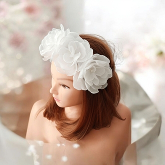 Kırık Beyaz Nikah , Düğün tacı