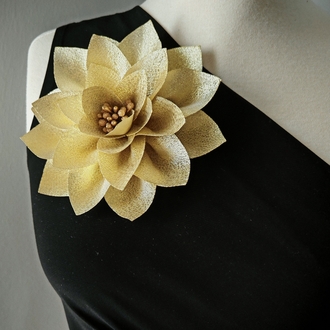 Gold Altın Rengi Çiçek Broş