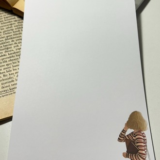 Kitapçı gezen kız temalı notepad/memopad