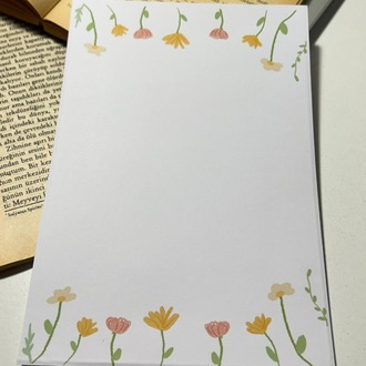 Renkli çiçekler temalı notepad/memopad
