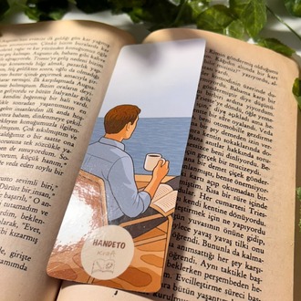 Kitap Okuyan Erkek Kitap Ayracı 5 X 15 Cm Pvc Kaplama Parlak Ve Sert Yapı El Yapımı Bookmark
