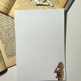 Kitapçı gezen kız temalı notepad/memopad