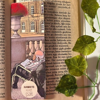 Kitap okuyan yaşlı adam temalı kitap ayracı