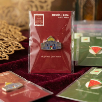 KUBBETÜ'S SAHRA YAKA ROZETİ