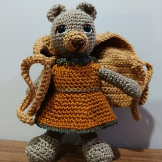 Yelekli minik amigurumi ayı