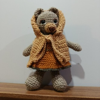 Yelekli minik amigurumi ayı