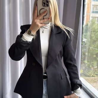 Siyah belden oturtmalı blezer