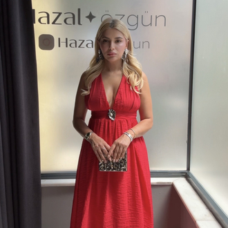 Kırmızı elbise