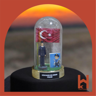 DÜNYANIN EN CESUR POLİSİ - POLİS FANUSU