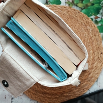Kır çiçekli nakışlı kitap çantası ve kitap ayracı seti