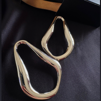 Hiléra Modern Gold Curves Earring ✨