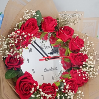 her saat aklımdasın yazısı bulunan saatli & LED'li çiçek