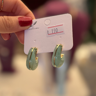 Su yeşili gold detaylı halka küpe