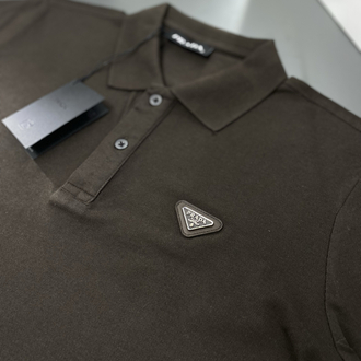 PRADA YAKALI T-SHİRT (KAHVE)