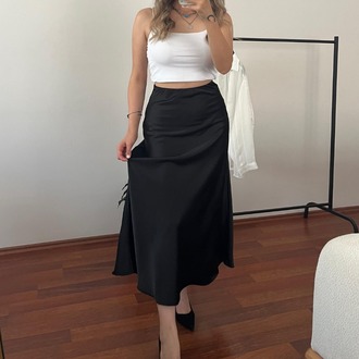 SİYAH ALTI VOLANLI MİDİ BOY SATEN ETEK