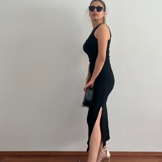 Siyah Yırtmaçlı Elbise