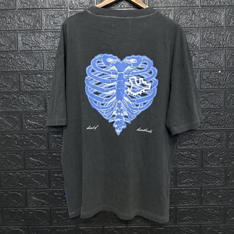 Pequs island of heartbreaks T-Shirt (DEFO) 