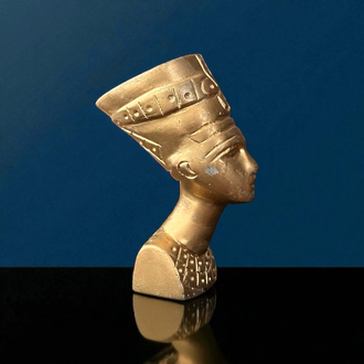 Nefertiti Büstü