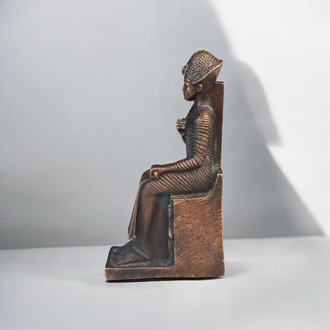 Antik Mısır’ın efsanevi firavunu II. Ramses’e ait bronz heykel reprodüksiyonu.