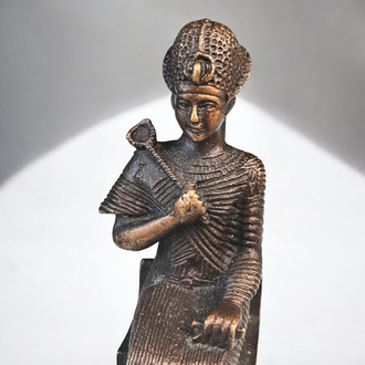 Antik Mısır’ın efsanevi firavunu II. Ramses’e ait bronz heykel reprodüksiyonu.