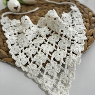 Beyaz çiçekli bandana 