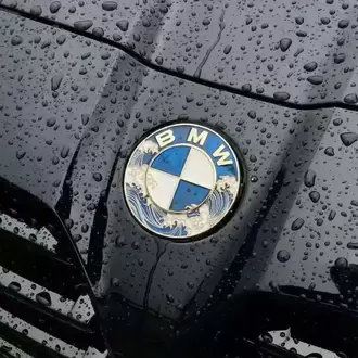 Imperium Garage® BMW Uyumlu Özel Seri Okyanus Dalga Motifli 3D Amblem (Altın/Lacivert)