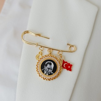 Atatürk Portreli Yaka Broşu-1