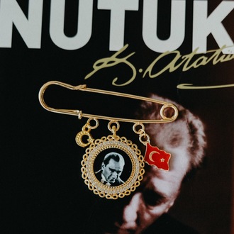 Atatürk Portreli Yaka Broşu-1