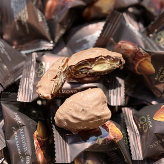 1 kg Bademli Sütlü Çikolata Kaplı Hurma