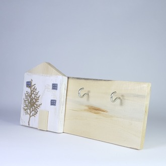 2 çengelli anahtarlık. 30x14x3 cm.
