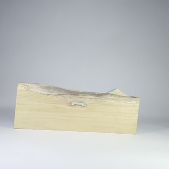 Ahşabın sıcaklığı ve doğallığı ile yapılmış 3 çengelli anahtarlık. 30x12x2 cm.