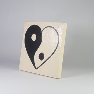 El Yapımı Masif Ahşap Duvar Süsü - 15x15 cm (Ying/Yang- Love)