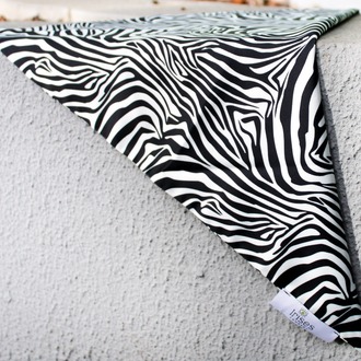 Stria Saten Üçgen Şal/ Satin Triangle Wrap
