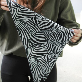 Stria Saten Üçgen Şal/ Satin Triangle Wrap